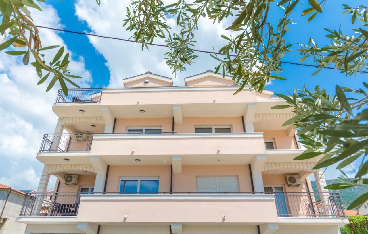 Villa Apartments Kordic Kaštela Екстериор снимка