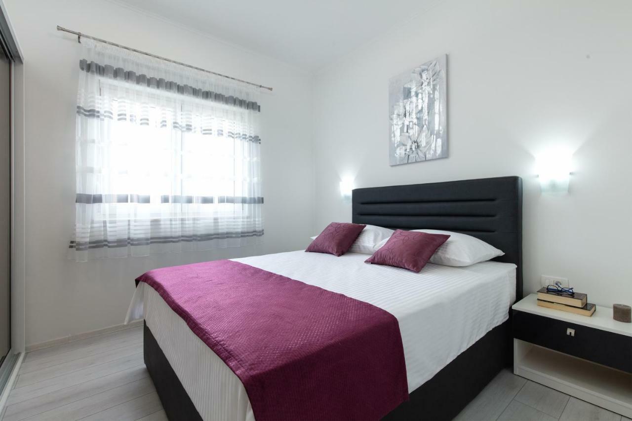 Villa Apartments Kordic Kaštela Екстериор снимка