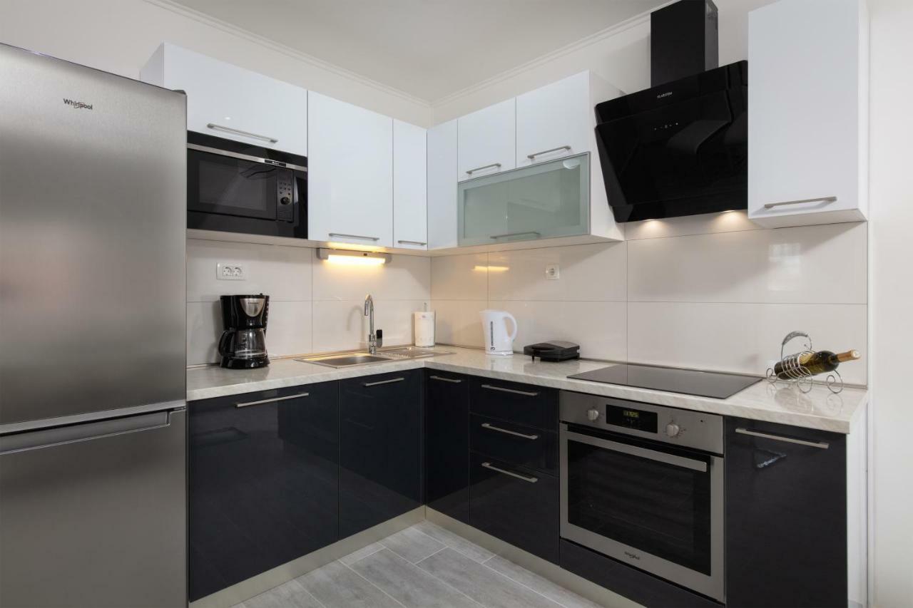 Villa Apartments Kordic Kaštela Екстериор снимка