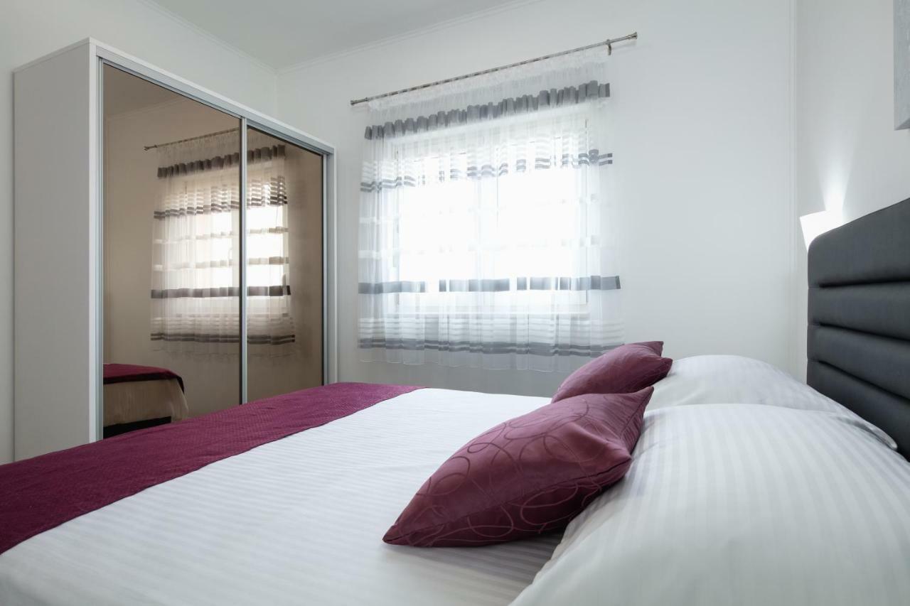 Villa Apartments Kordic Kaštela Екстериор снимка