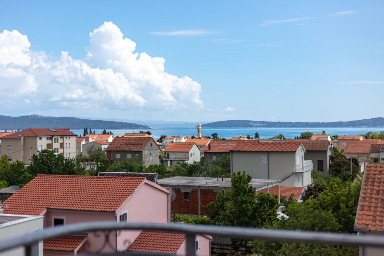 Villa Apartments Kordic Kaštela Екстериор снимка