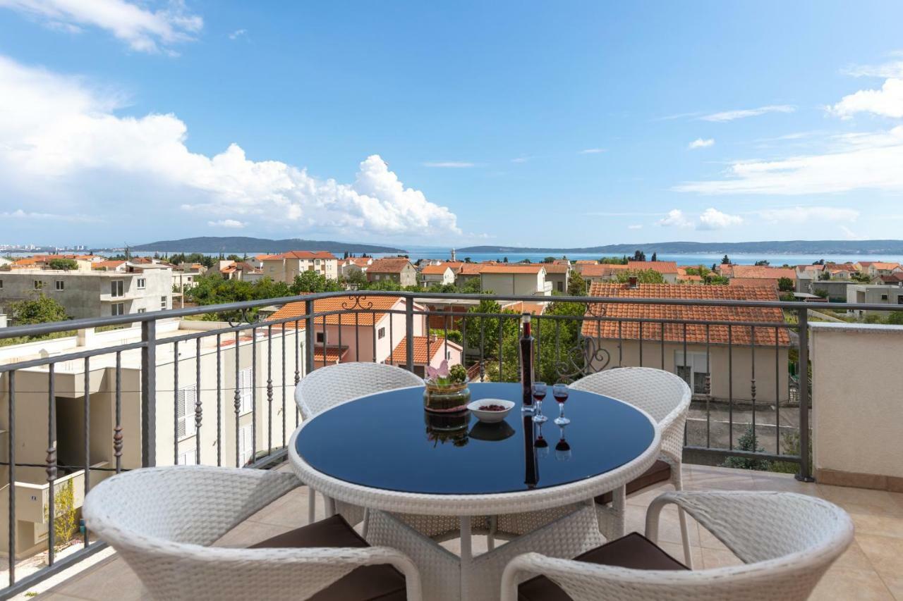 Villa Apartments Kordic Kaštela Екстериор снимка