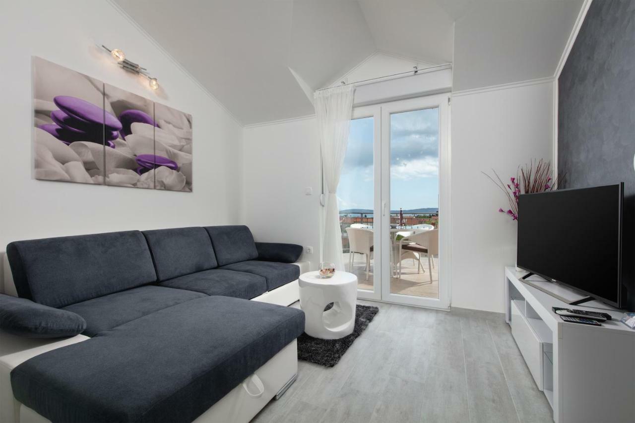 Villa Apartments Kordic Kaštela Екстериор снимка