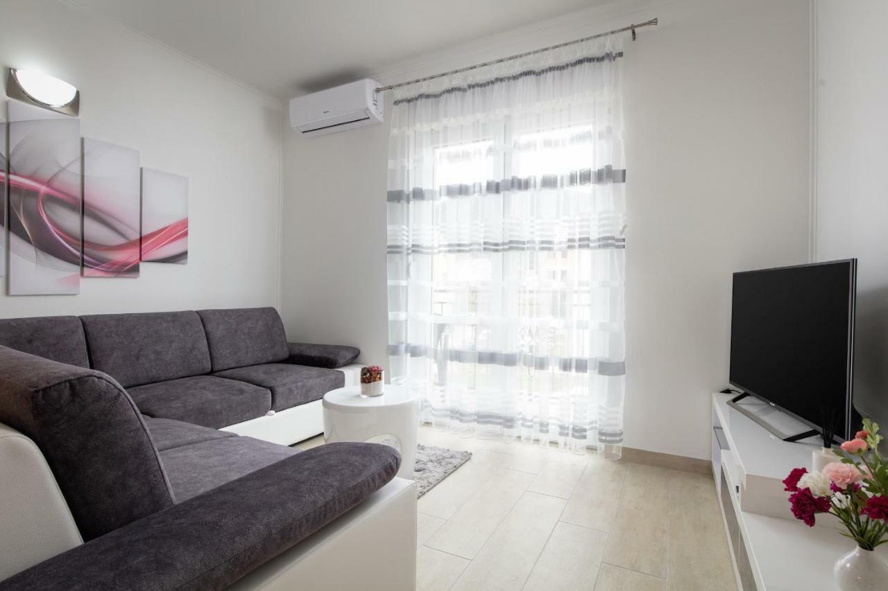 Villa Apartments Kordic Kaštela Екстериор снимка