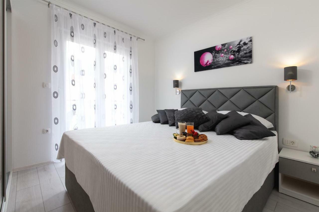 Villa Apartments Kordic Kaštela Екстериор снимка