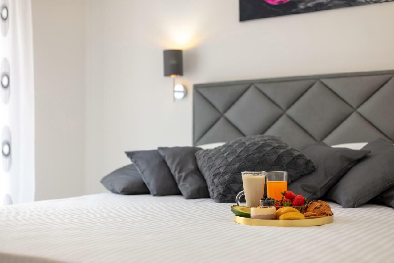 Villa Apartments Kordic Kaštela Екстериор снимка