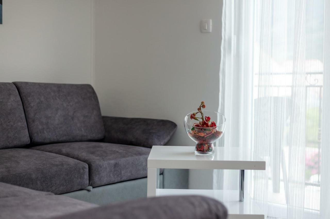 Villa Apartments Kordic Kaštela Екстериор снимка