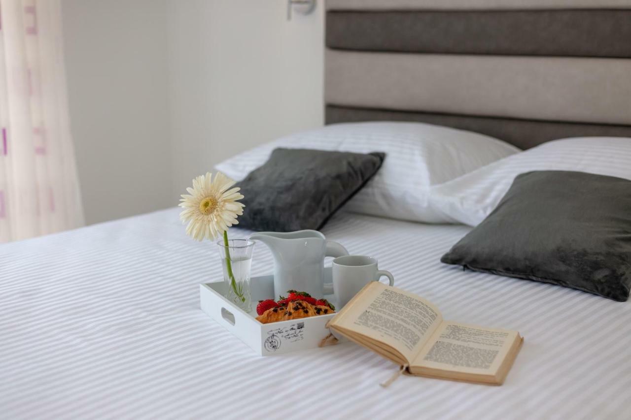 Villa Apartments Kordic Kaštela Екстериор снимка