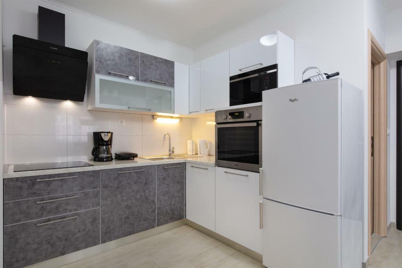 Villa Apartments Kordic Kaštela Екстериор снимка