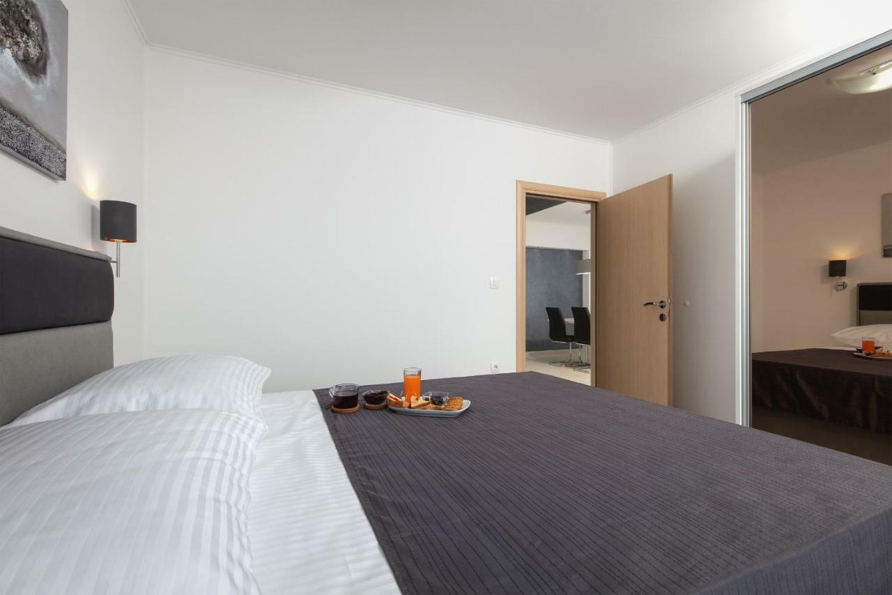 Villa Apartments Kordic Kaštela Екстериор снимка
